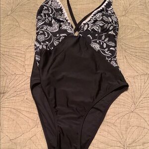 Cupshe Black and White Floral One Piece Swimsuit